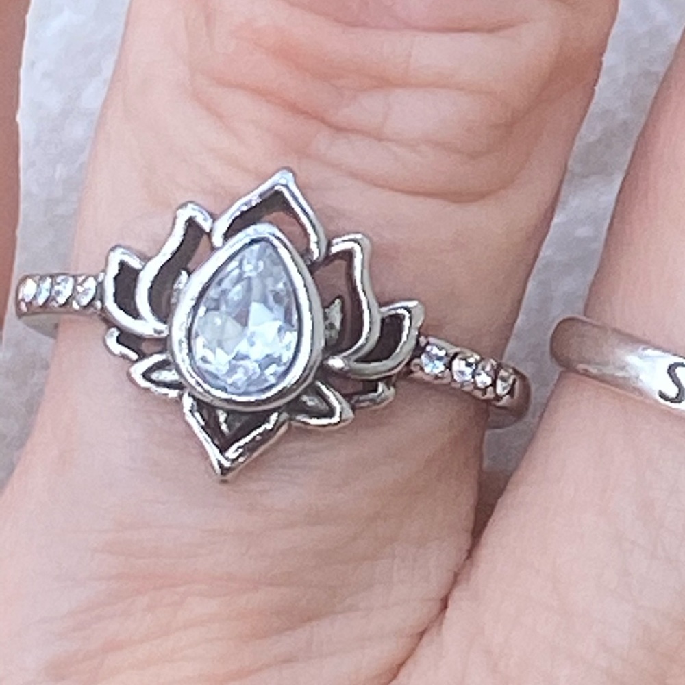 Lotus ring White Zircon silver plated flower ring with crystal accent - Picture 13 of 15